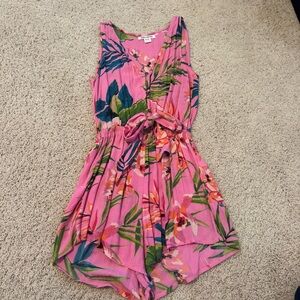 Billabong pink floral romper. Size XS. Great condition.